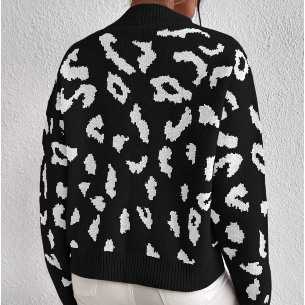 New. Black leopard print long sleeve sweater - Picture 5 of 7